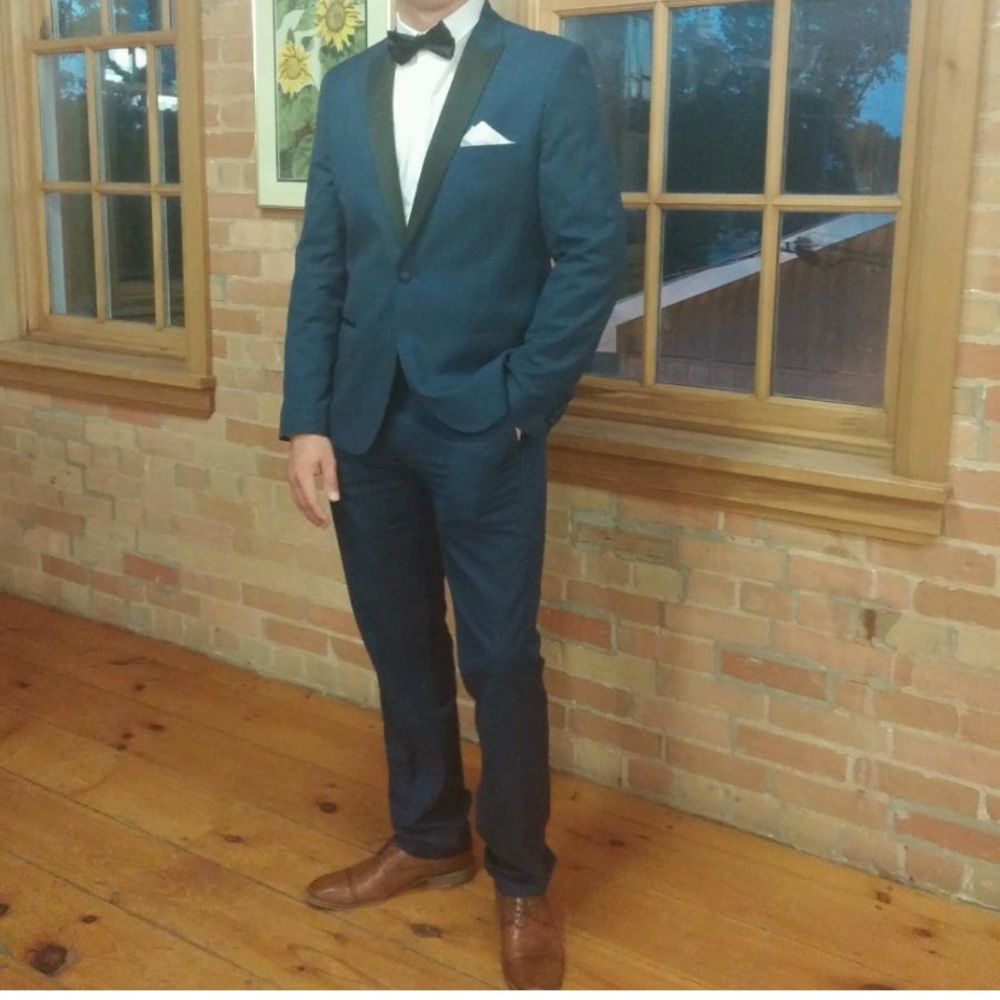 Le Chateau Suit Set